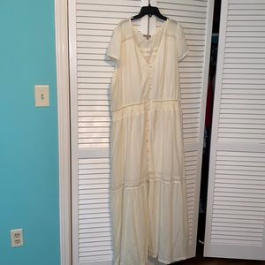 Beautiful cream maxi dress size 3x